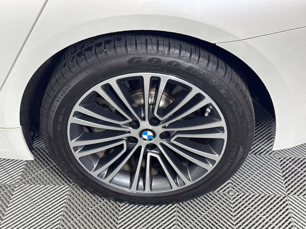 2019 Mineral White Metallic BMW 5 Series 540i RWD Sedan