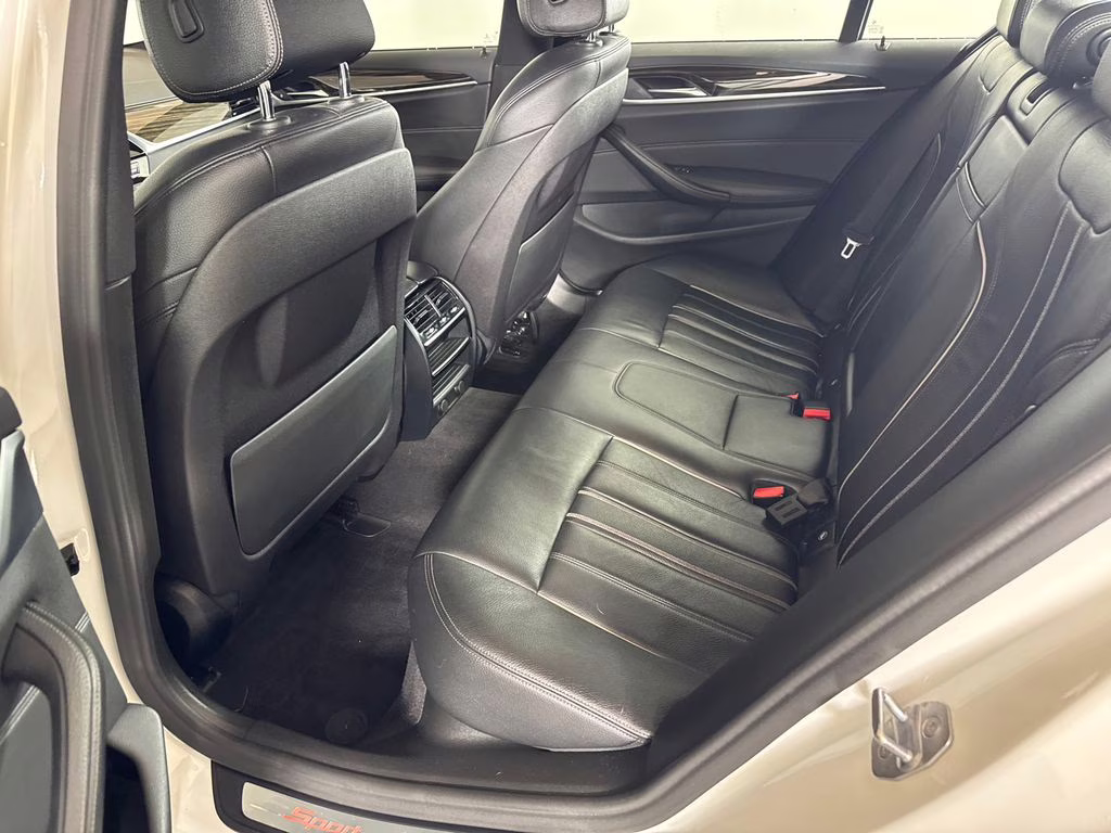 2019 Mineral White Metallic BMW 5 Series 540i RWD Sedan