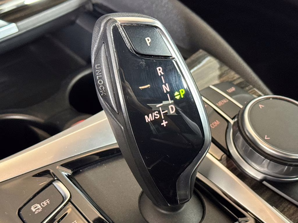 2019 Mineral White Metallic BMW 5 Series 540i RWD Sedan