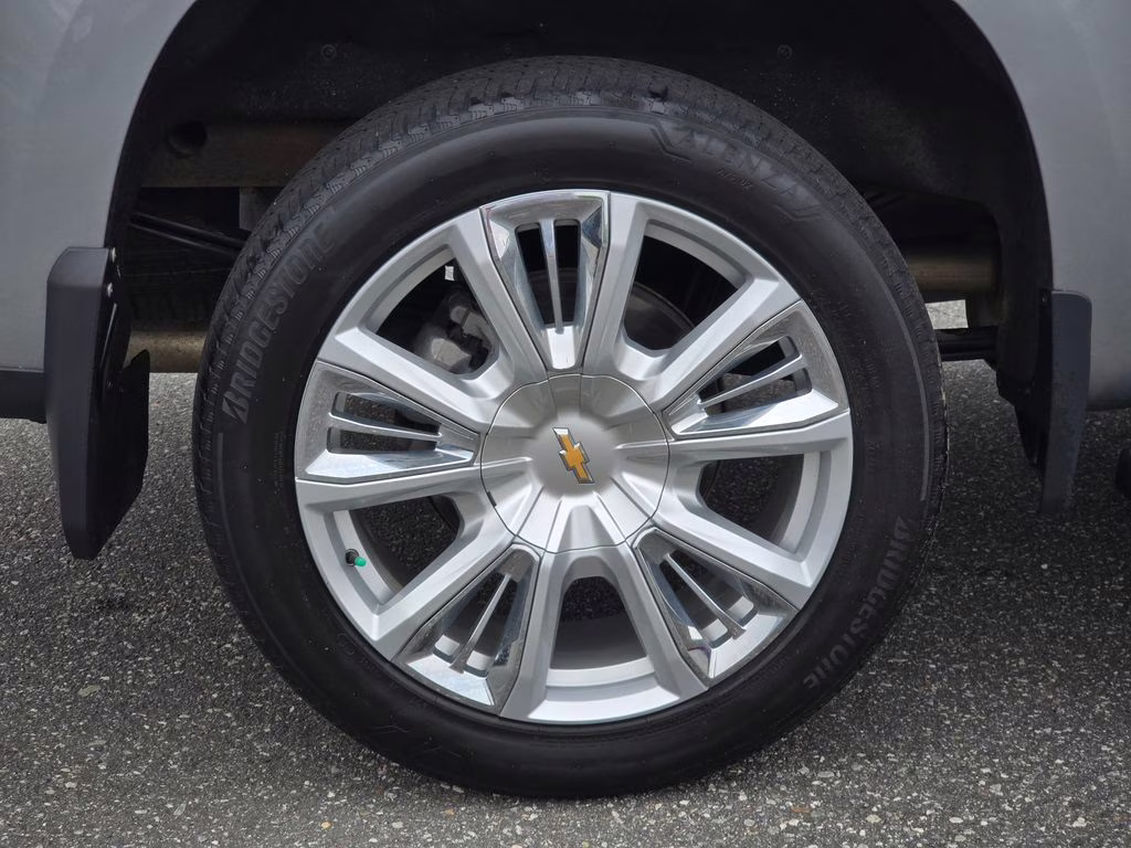 2024 Sterling Gray Metallic Chevrolet Silverado 1500 High Country 4X4 Truck