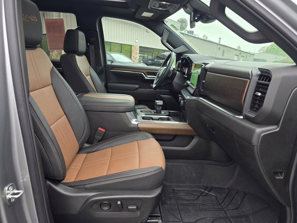 2024 Sterling Gray Metallic Chevrolet Silverado 1500 High Country 4X4 Truck