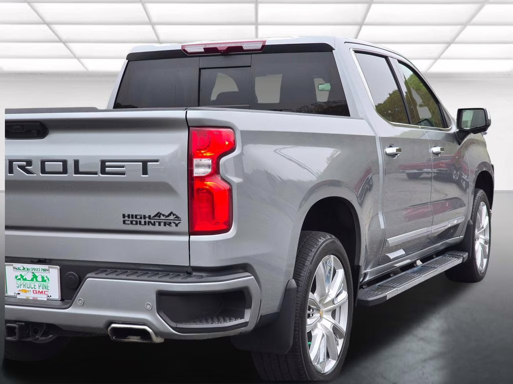 2024 Sterling Gray Metallic Chevrolet Silverado 1500 High Country 4X4 Truck