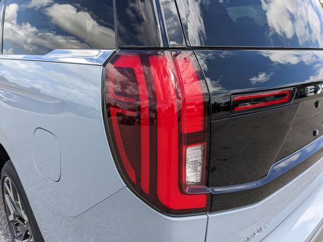 2026 Glacier Gray Metallic Tri-Coat Ford Expedition Platinum 4X4 SUV
