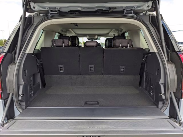 2026 Glacier Gray Metallic Tri-Coat Ford Expedition Platinum 4X4 SUV