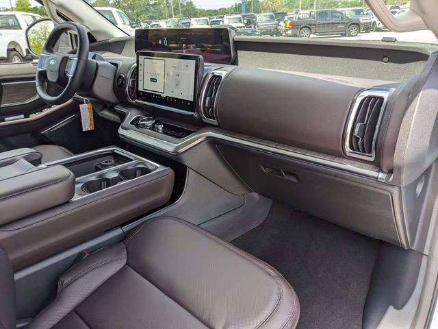 2026 Glacier Gray Metallic Tri-Coat Ford Expedition Platinum 4X4 SUV