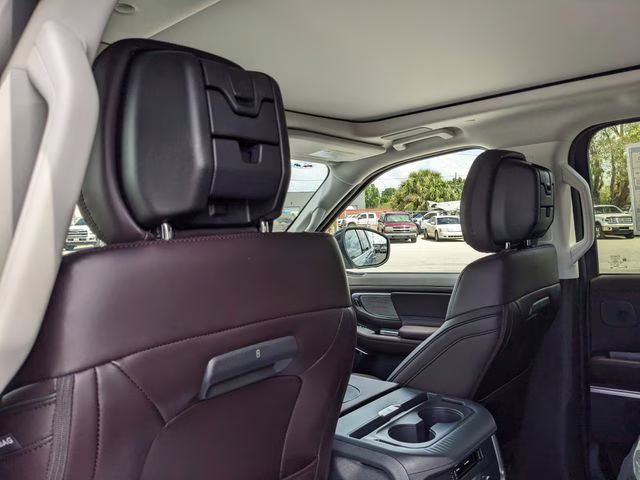 2026 Glacier Gray Metallic Tri-Coat Ford Expedition Platinum 4X4 SUV