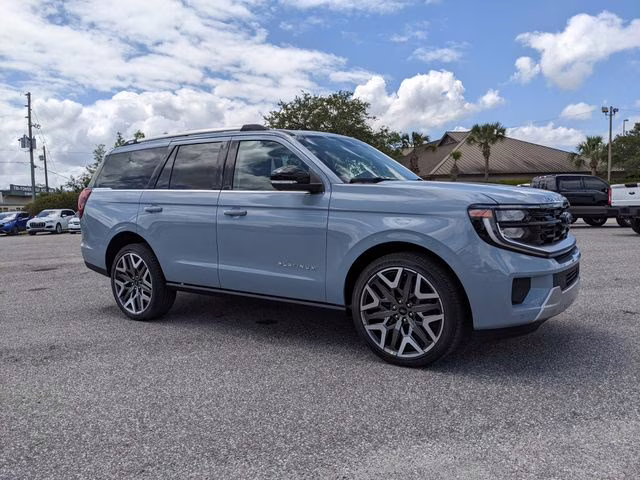 2026 Glacier Gray Metallic Tri-Coat Ford Expedition Platinum 4X4 SUV