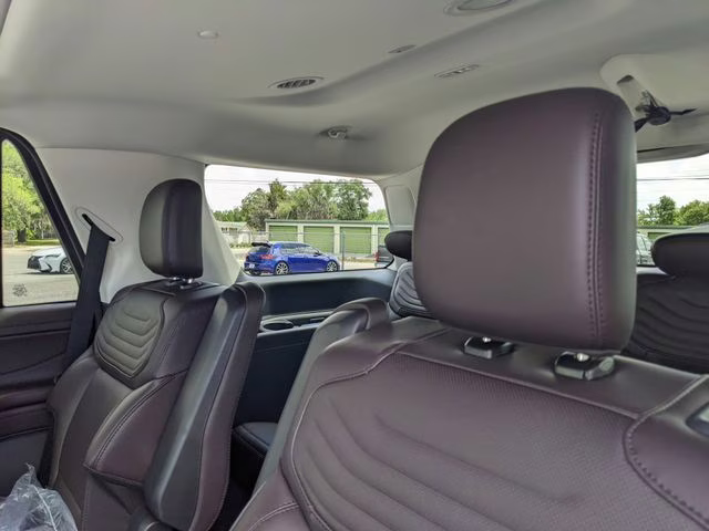 2026 Glacier Gray Metallic Tri-Coat Ford Expedition Platinum 4X4 SUV