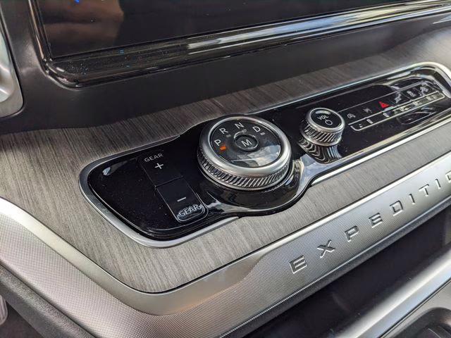 2026 Glacier Gray Metallic Tri-Coat Ford Expedition Platinum 4X4 SUV