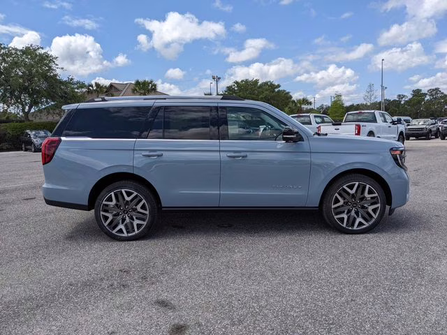 2026 Glacier Gray Metallic Tri-Coat Ford Expedition Platinum 4X4 SUV