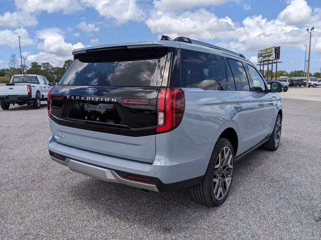 2026 Glacier Gray Metallic Tri-Coat Ford Expedition Platinum 4X4 SUV