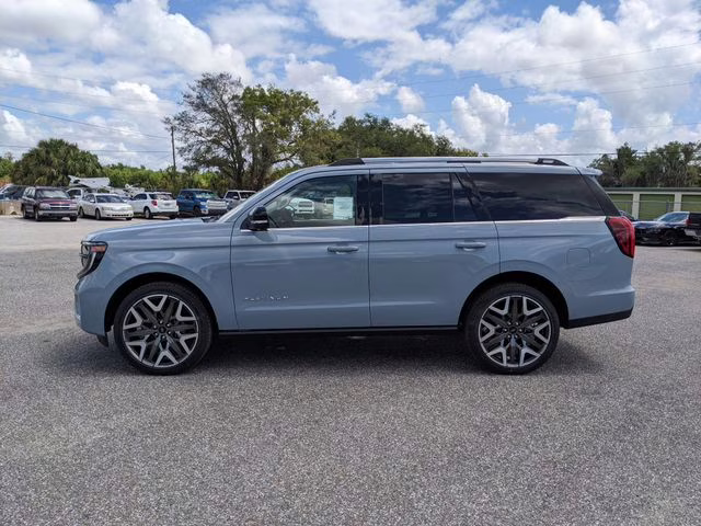 2026 Glacier Gray Metallic Tri-Coat Ford Expedition Platinum 4X4 SUV