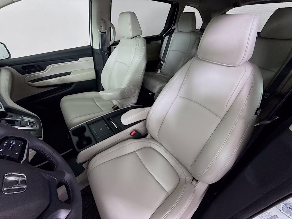 2026 Platinum White Pearl Honda Odyssey EX-L FWD Van