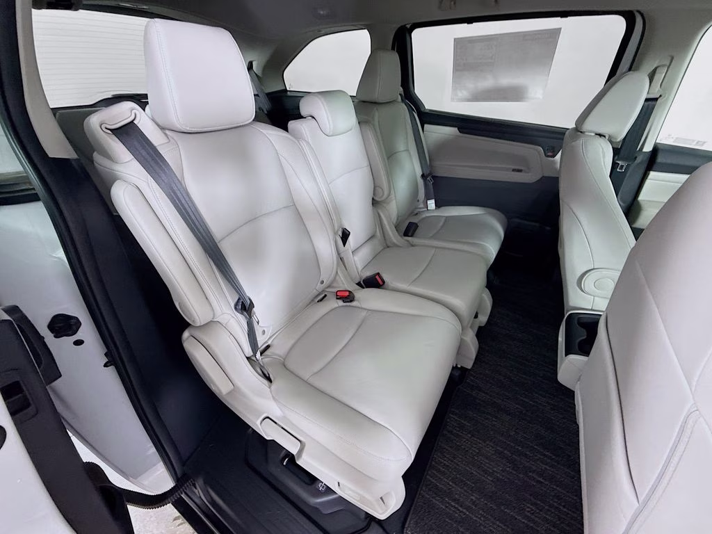 2026 Platinum White Pearl Honda Odyssey EX-L FWD Van