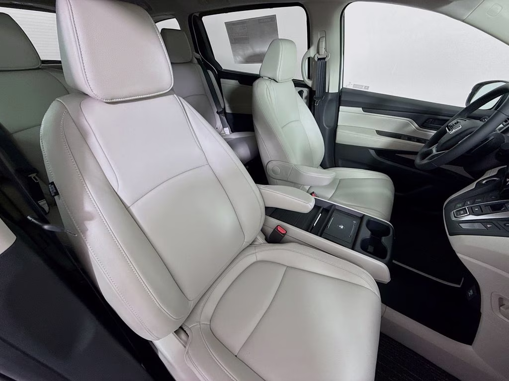 2026 Platinum White Pearl Honda Odyssey EX-L FWD Van