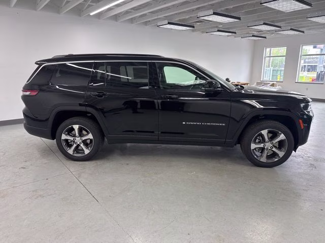 2026 Diamond Black Crystal Pearlcoat Jeep Grand Cherokee L Limited 4X4 SUV