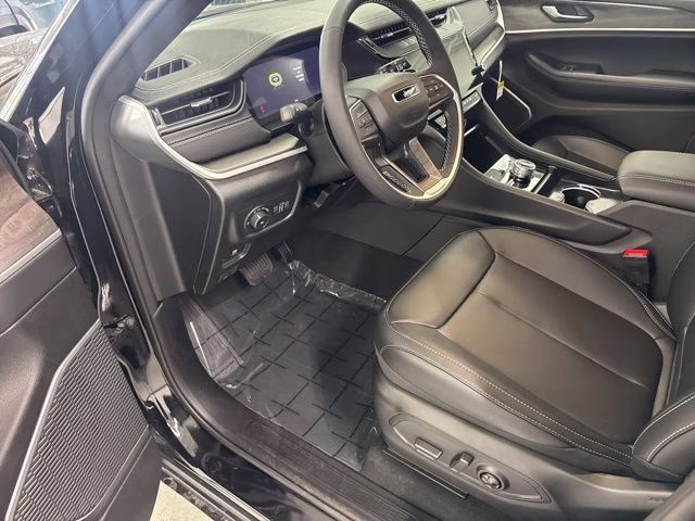 2026 Diamond Black Crystal Pearlcoat Jeep Grand Cherokee L Limited 4X4 SUV