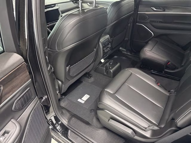 2026 Diamond Black Crystal Pearlcoat Jeep Grand Cherokee L Limited 4X4 SUV