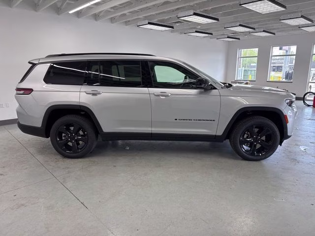 2026 Silver Zynith Jeep Grand Cherokee L Limited 4X4 SUV