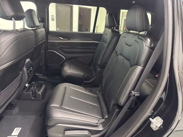 2026 Diamond Black Crystal Pearlcoat Jeep Grand Cherokee L Limited 4X4 SUV