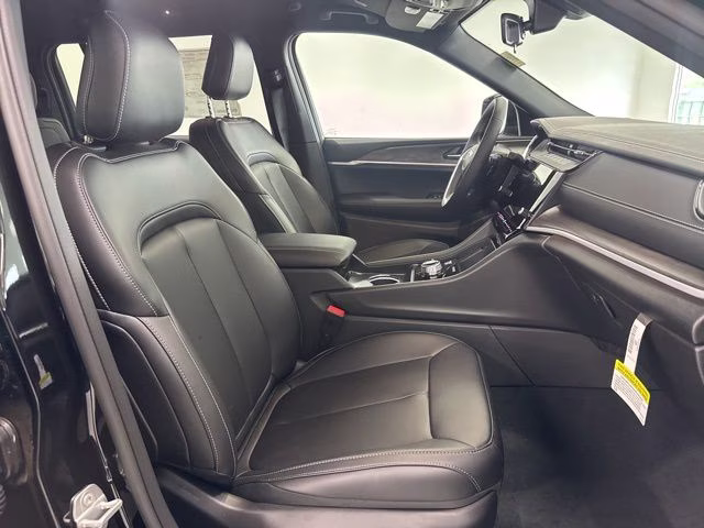 2026 Diamond Black Crystal Pearlcoat Jeep Grand Cherokee L Limited 4X4 SUV