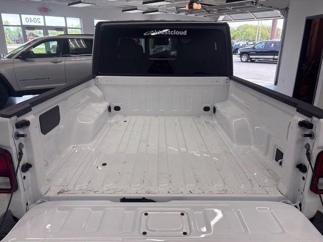2026 Bright White Clearcoat Jeep Gladiator 85th Anniversary Edition 4X4 Truck
