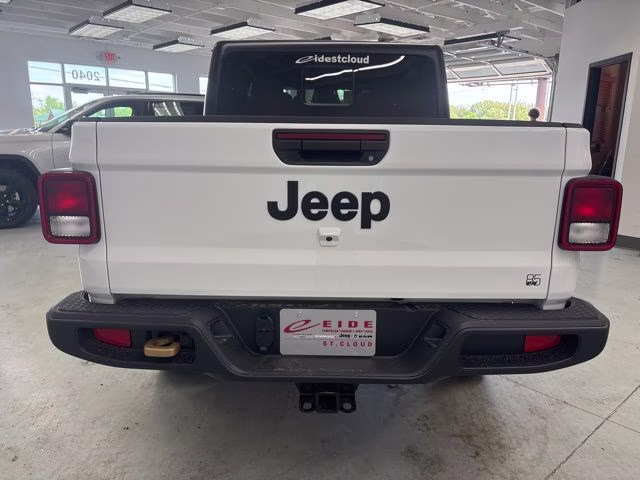 2026 Bright White Clearcoat Jeep Gladiator 85th Anniversary Edition 4X4 Truck