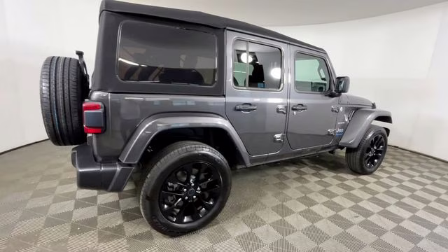 2024 Granite Crystal Metallic Clearcoat Jeep Wrangler Sahara 4xe 4X4 SUV