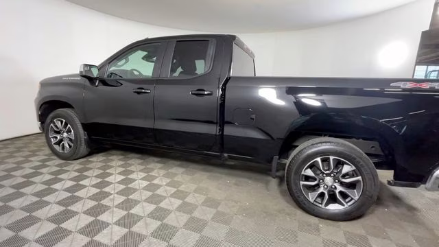 2022 Black Chevrolet Silverado 1500 LT 4X4 Truck