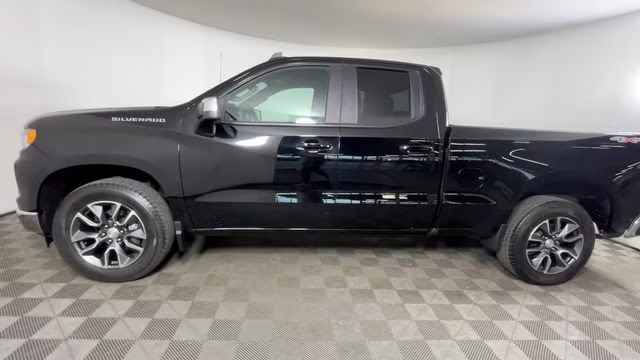 2022 Black Chevrolet Silverado 1500 LT 4X4 Truck