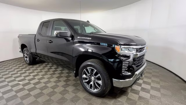 2022 Black Chevrolet Silverado 1500 LT 4X4 Truck