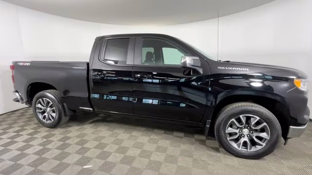 2022 Black Chevrolet Silverado 1500 LT 4X4 Truck
