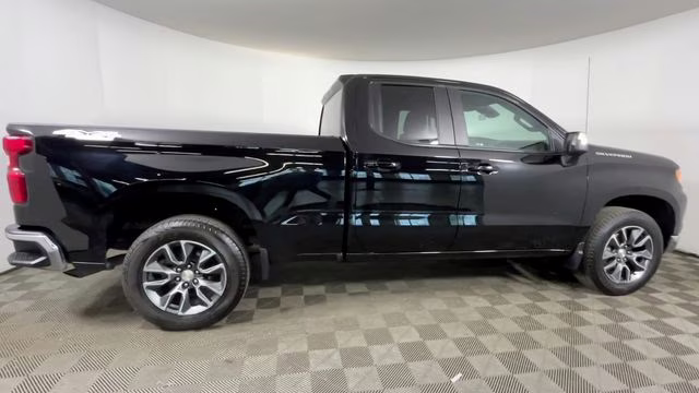 2022 Black Chevrolet Silverado 1500 LT 4X4 Truck