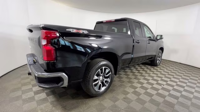 2022 Black Chevrolet Silverado 1500 LT 4X4 Truck