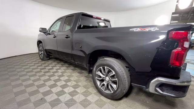 2022 Black Chevrolet Silverado 1500 LT 4X4 Truck