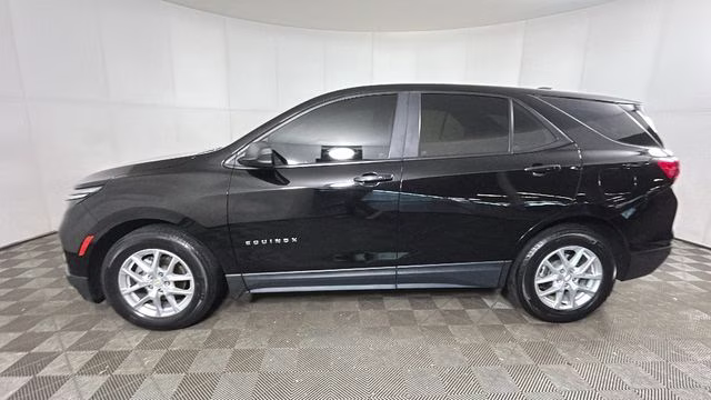 2022 Mosaic Black Metallic Chevrolet Equinox LS FWD SUV