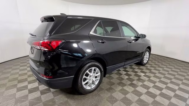2024 Mosaic Black Metallic Chevrolet Equinox LT FWD SUV