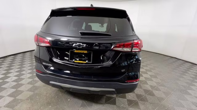 2024 Mosaic Black Metallic Chevrolet Equinox LT FWD SUV