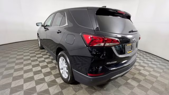 2024 Mosaic Black Metallic Chevrolet Equinox LT FWD SUV