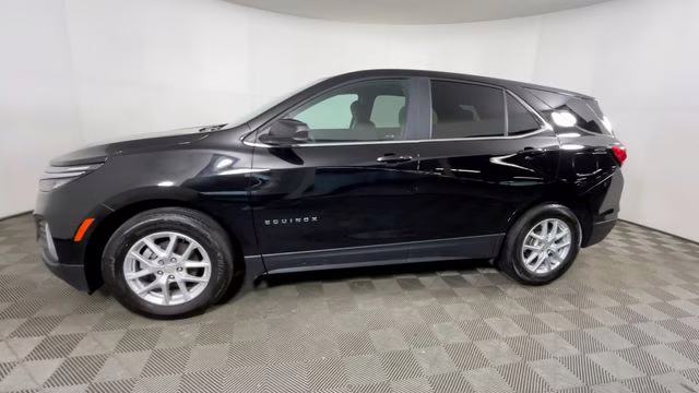 2024 Mosaic Black Metallic Chevrolet Equinox LT FWD SUV