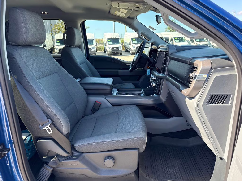 2025 Atlas Blue Metallic Ford F-150 XLT 4X4 Truck