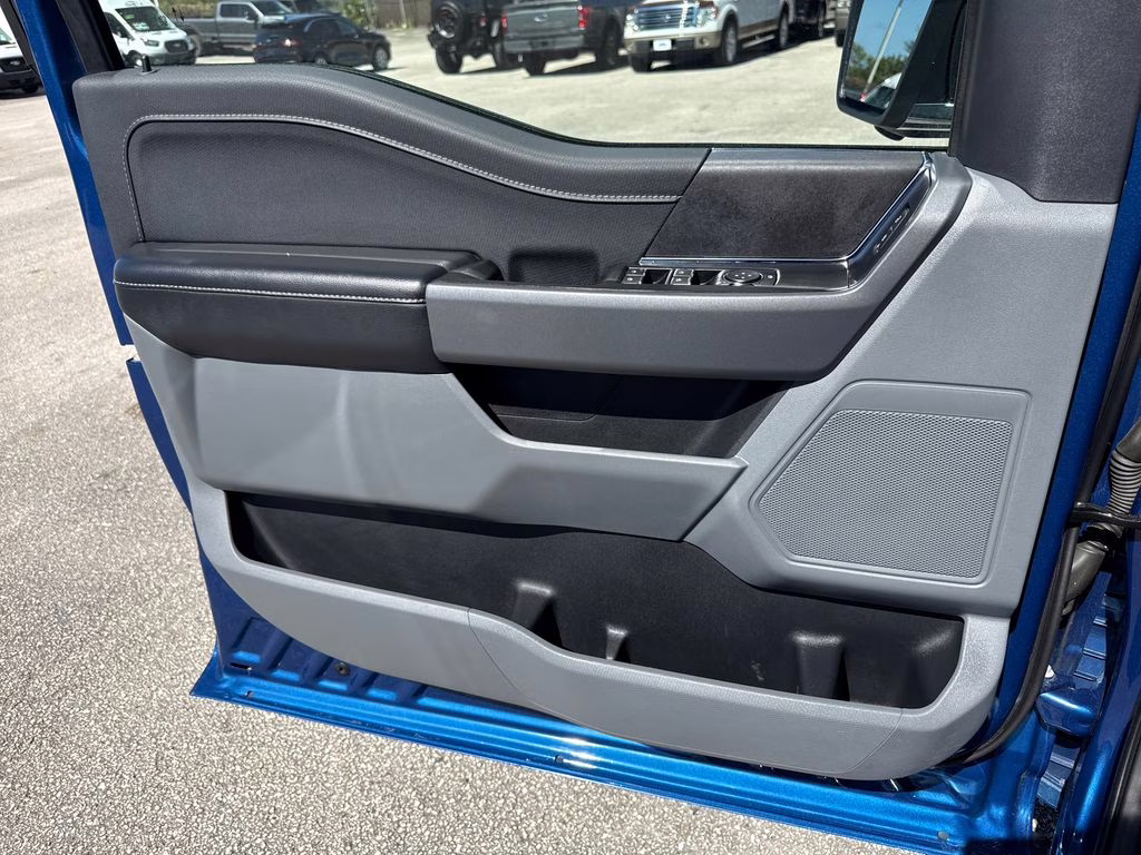 2025 Atlas Blue Metallic Ford F-150 XLT 4X4 Truck