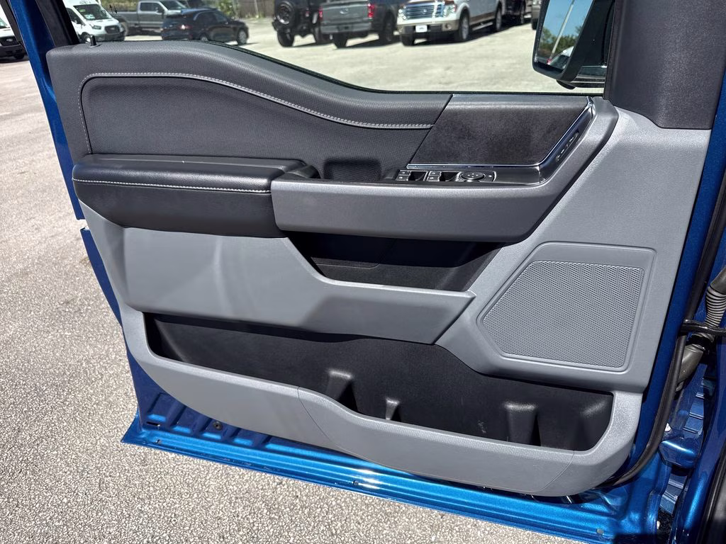 2025 Atlas Blue Metallic Ford F-150 XLT 4X4 Truck