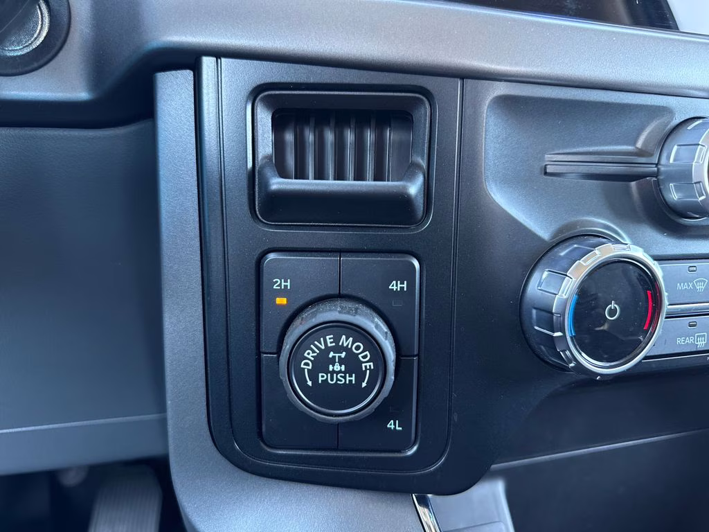 2025 Atlas Blue Metallic Ford F-150 XLT 4X4 Truck