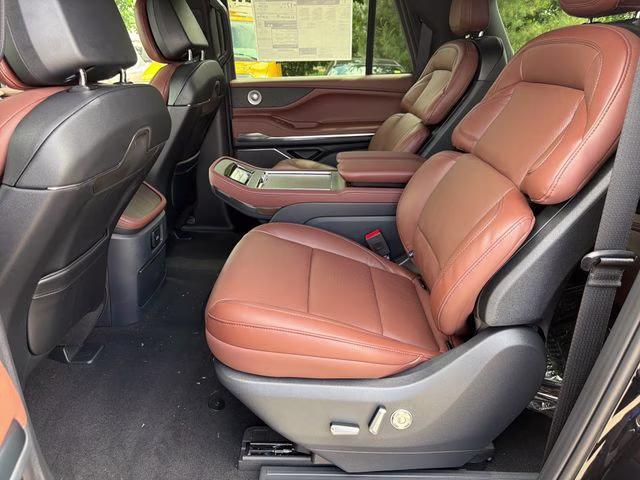 2026 Infinite Black Metallic Clearcoat Lincoln Navigator L Reserve 4X4 SUV