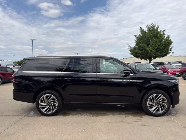 2026 Infinite Black Metallic Clearcoat Lincoln Navigator L Reserve 4X4 SUV