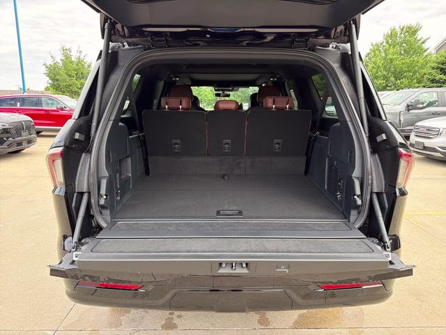 2026 Infinite Black Metallic Clearcoat Lincoln Navigator L Reserve 4X4 SUV