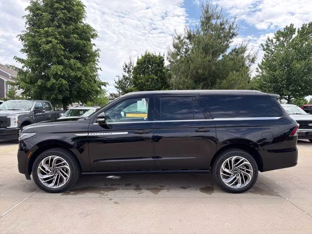 2026 Infinite Black Metallic Clearcoat Lincoln Navigator L Reserve 4X4 SUV