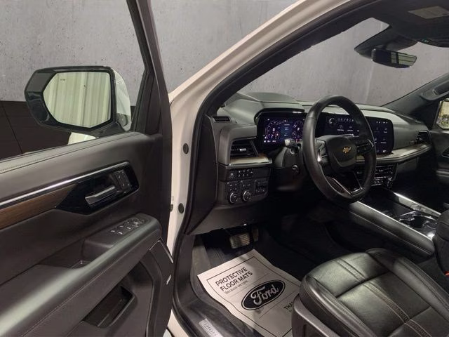 2025 Iridescent Pearl Tricoat Chevrolet Suburban High Country 4X4 SUV