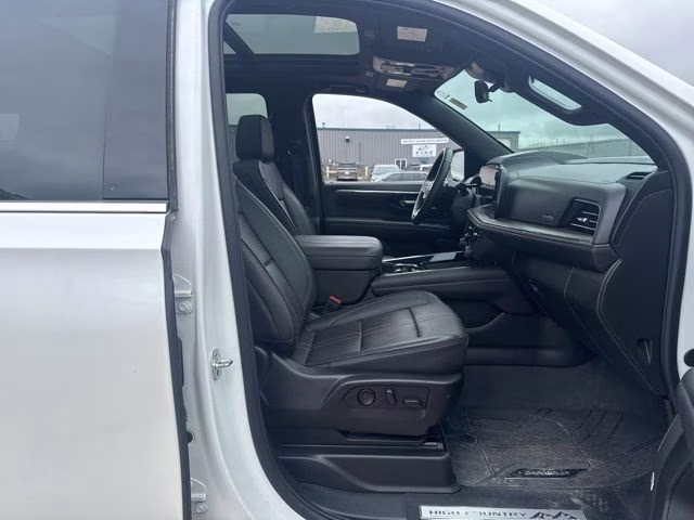 2025 Iridescent Pearl Tricoat Chevrolet Suburban High Country 4X4 SUV